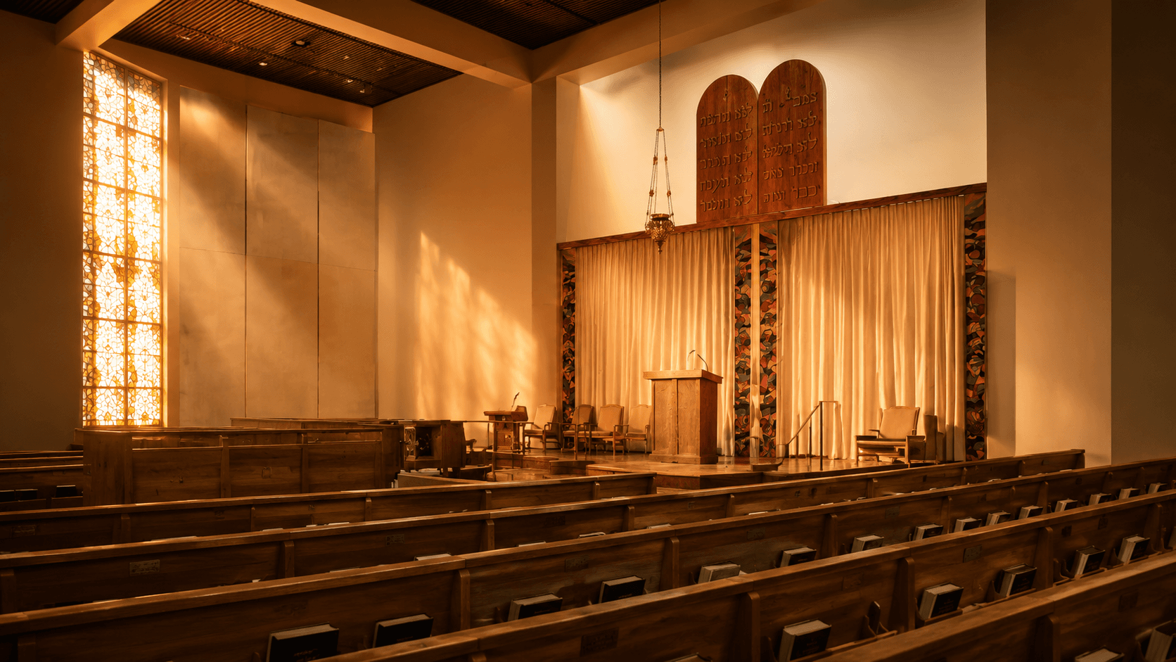 Mikveh Israel synagogue sanctuary